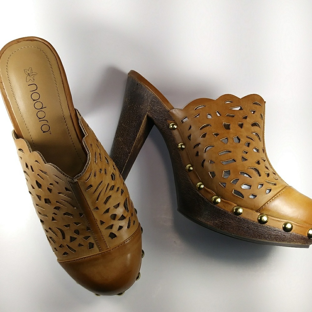 Leather  Heeled  Clogs